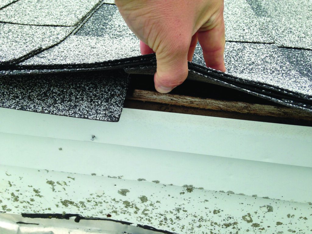 Common Mistakes When Applying Roof Sealant on a Wet Roof
